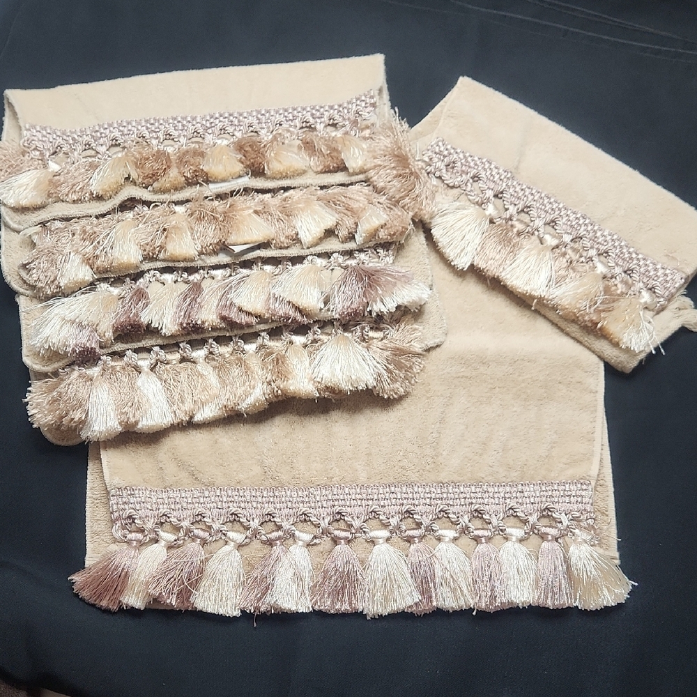 Avanti Tassel Decor Towels